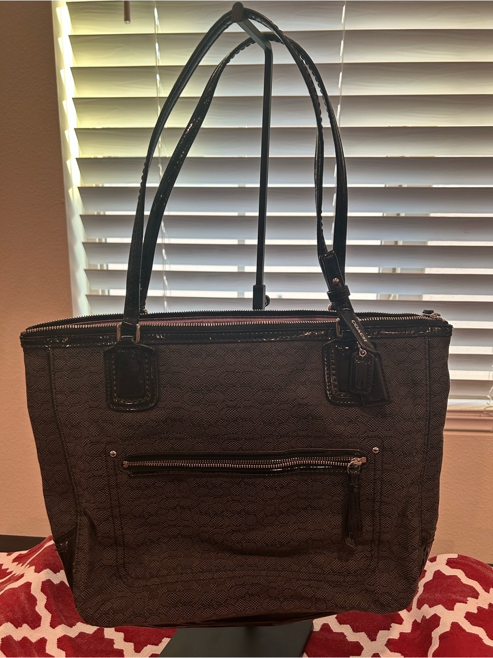 Coach Poppy Signature C Oxford Tote in Black Jacquard.